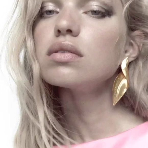 Anthropologie Gold Leaves Earrings - Picture 1 of 5